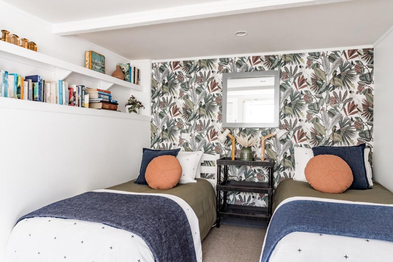 Kowhai Cottage & Studio Раглан Екстериор снимка