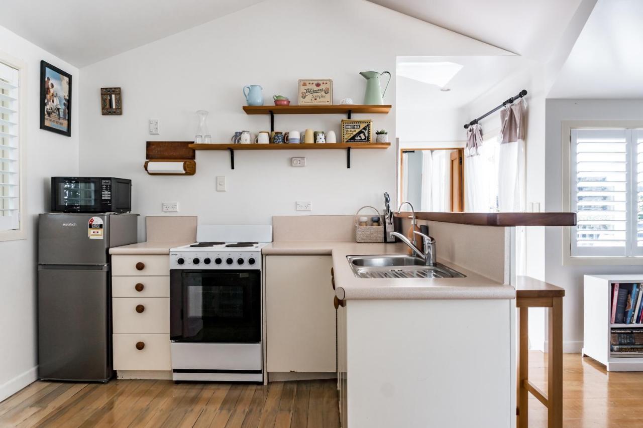 Kowhai Cottage & Studio Раглан Екстериор снимка