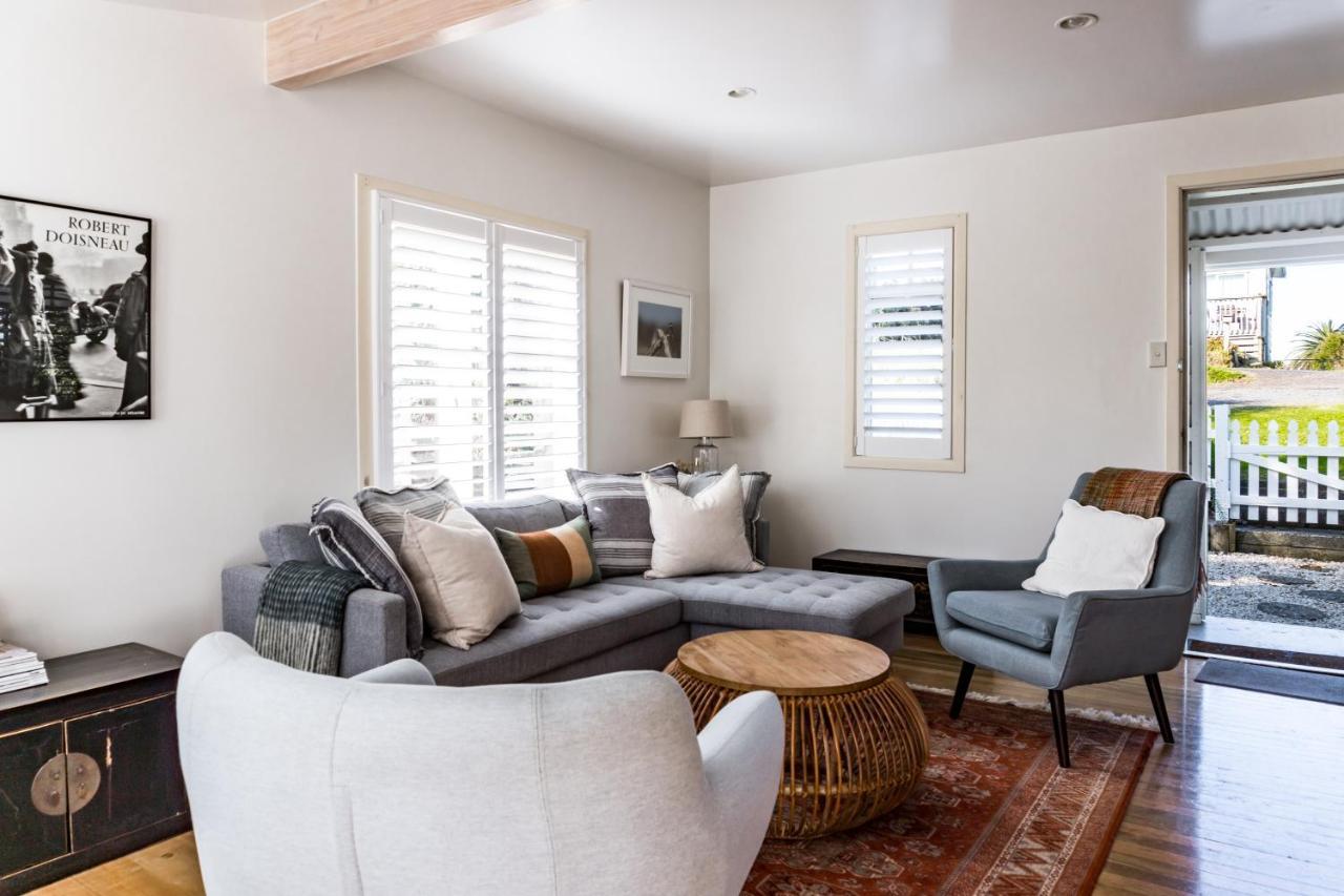 Kowhai Cottage & Studio Раглан Екстериор снимка