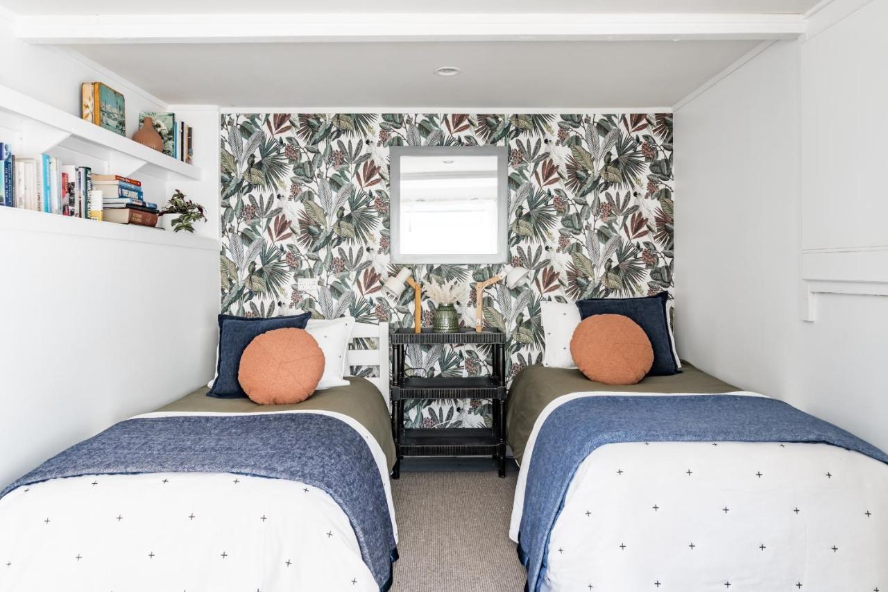 Kowhai Cottage & Studio Раглан Екстериор снимка